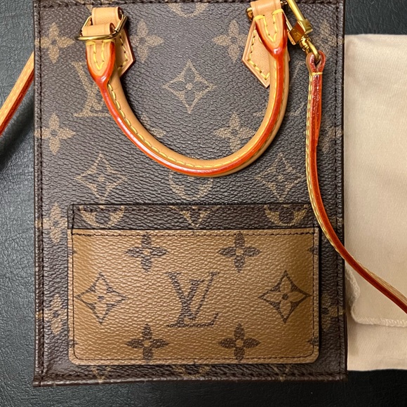 LOUIS VUITTON MONOGRAM REVERSE Card Holder - Picture 4 of 4